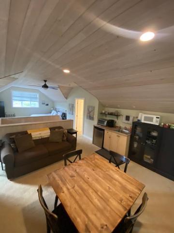 Guest Suites On Benvenuto 브렌트우드베이 외부 사진